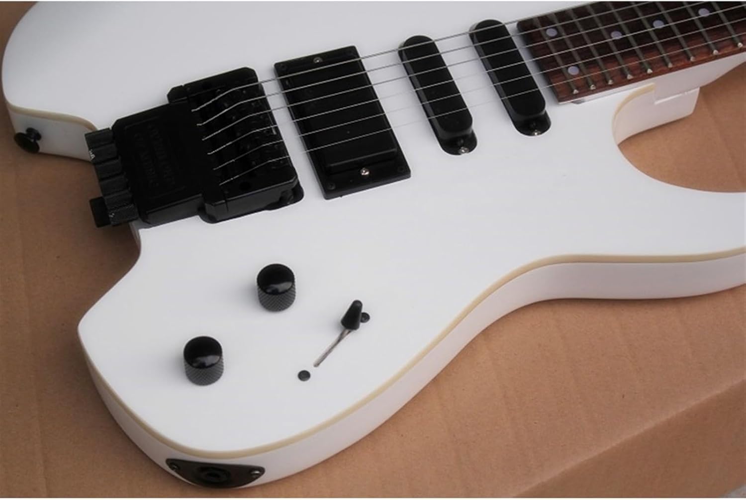 White Headless Electric Guitar with SSH Pickups Rosewood Fretboard 24 Frets Professional Headless Guitar