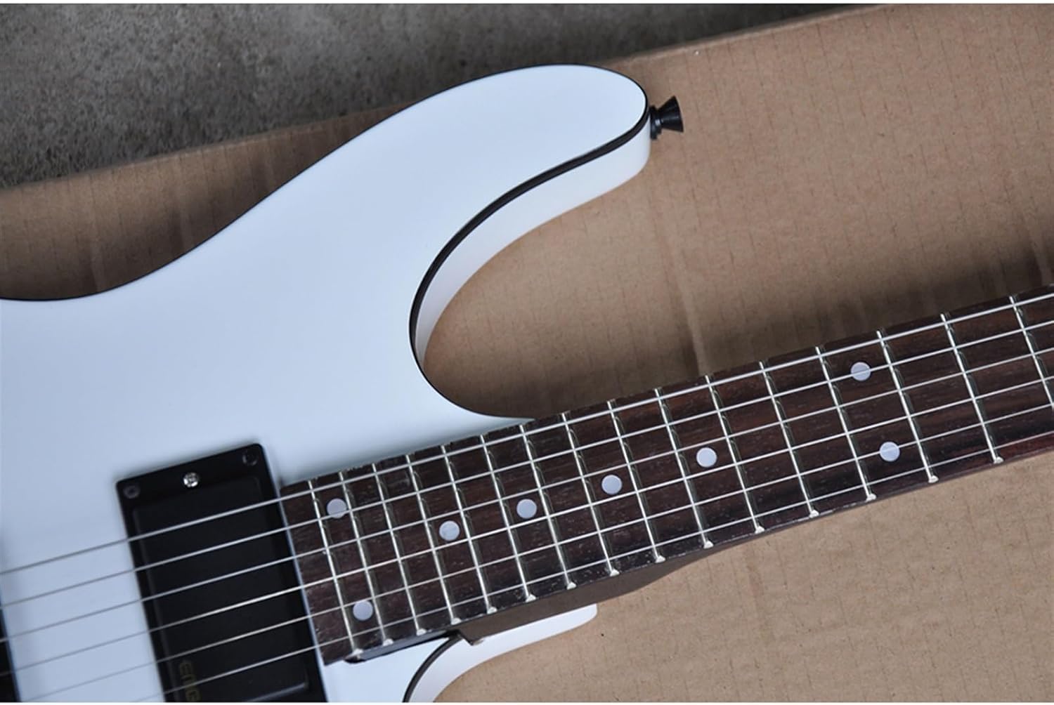39 Inches White Headless Electric Guitar with Black Binding Rosewood Fretboard 24 Frets Professional Headless Guitar