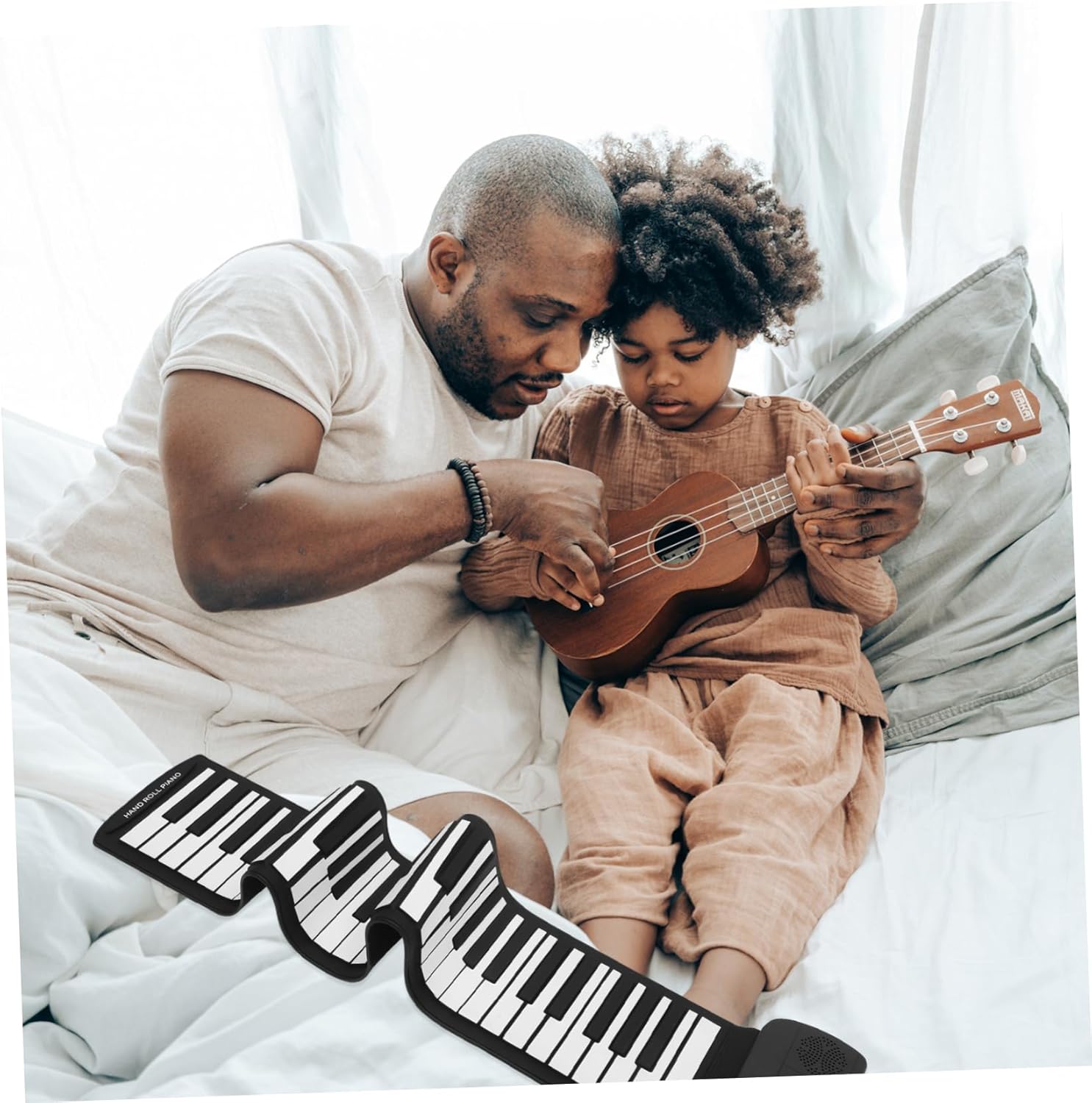 61 Key Hand Rolled Electronic Piano Roll up Portable Digital Keyboard Foldable Piano Speaker Headphone Jack