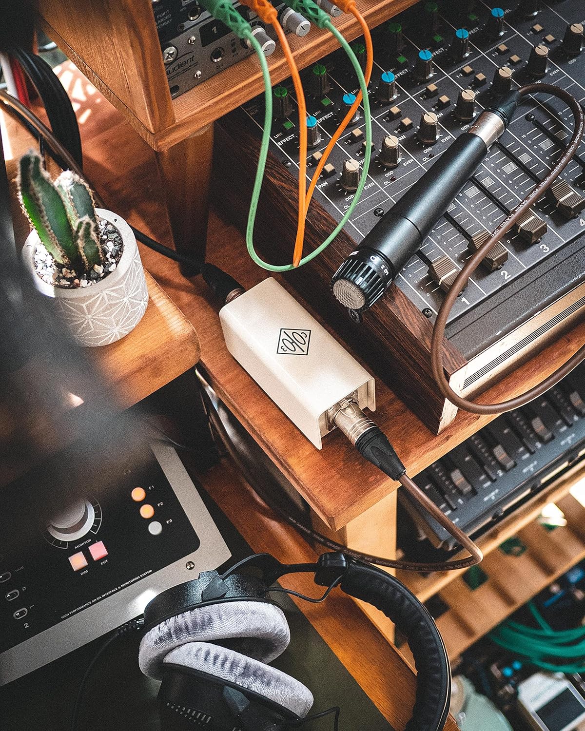 Soyuz Microphones Launcher - Analog In-Line Microphone Preamp and Activator for Dynamic and Ribbon Mics