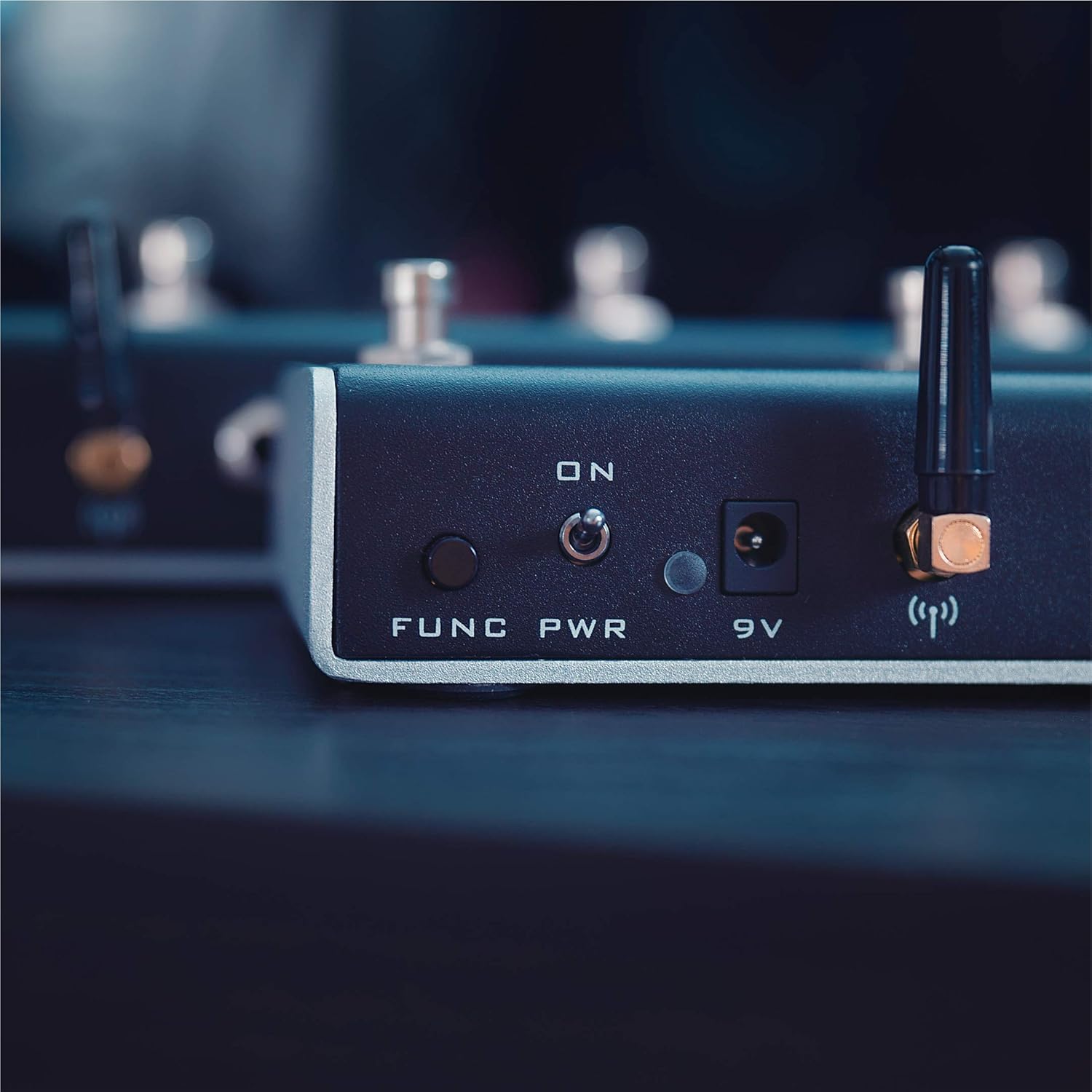 XSONIC Airstep Lite MIDI, HID Wireless Controller with 5 Footswitch, 300H Playtime, Support DAW(Cubase, Ableton Live), Plugin(Bias Fx, Neural DSP), Youtube Video, Page, Atem, Hands Free Controller