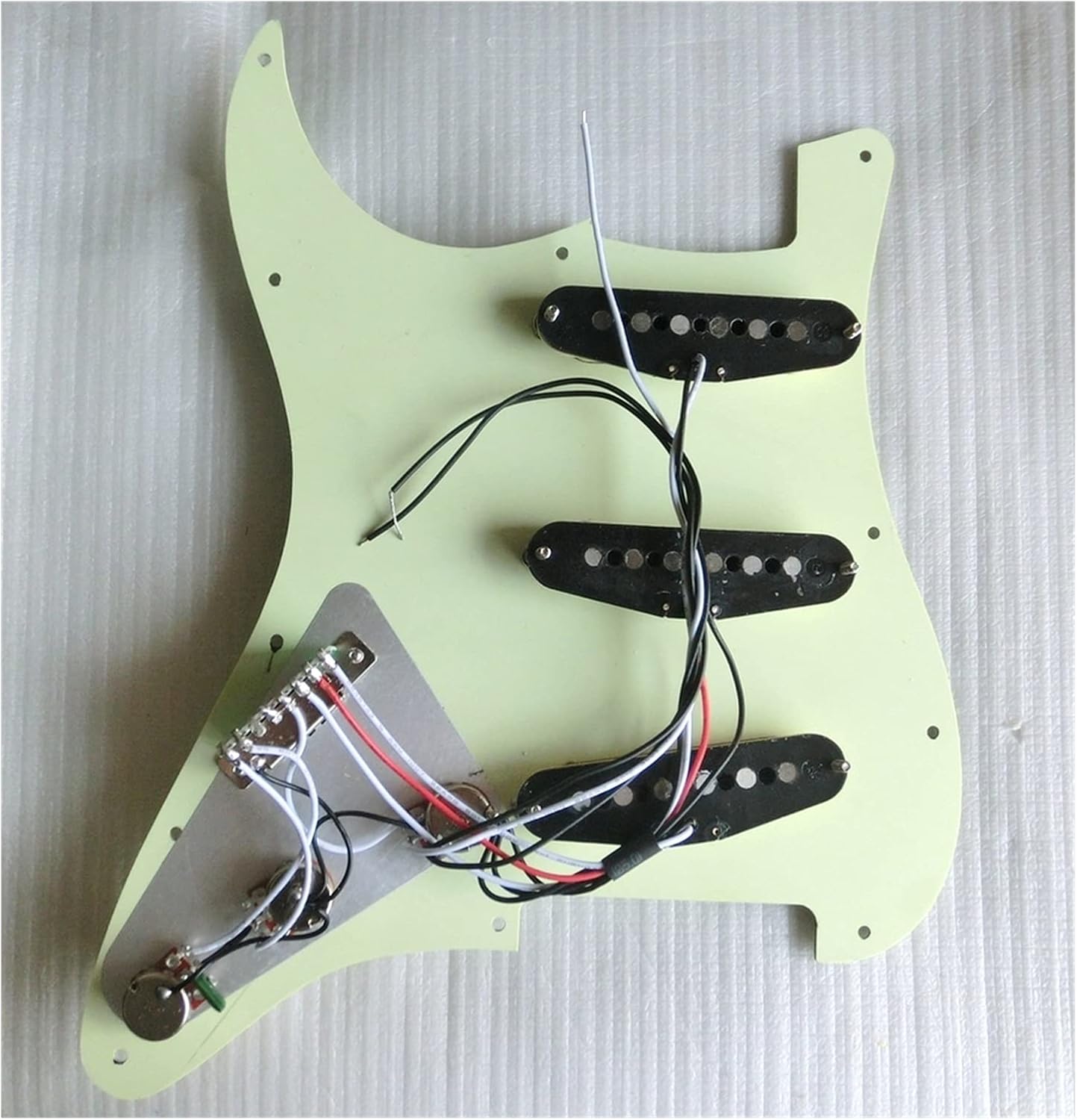 Pickguard Pre-Wired Electric Guitar Accessories Full line Assembly Retro Green Guitar Panel SSS Alnico SQ Pickup for Stratocaster