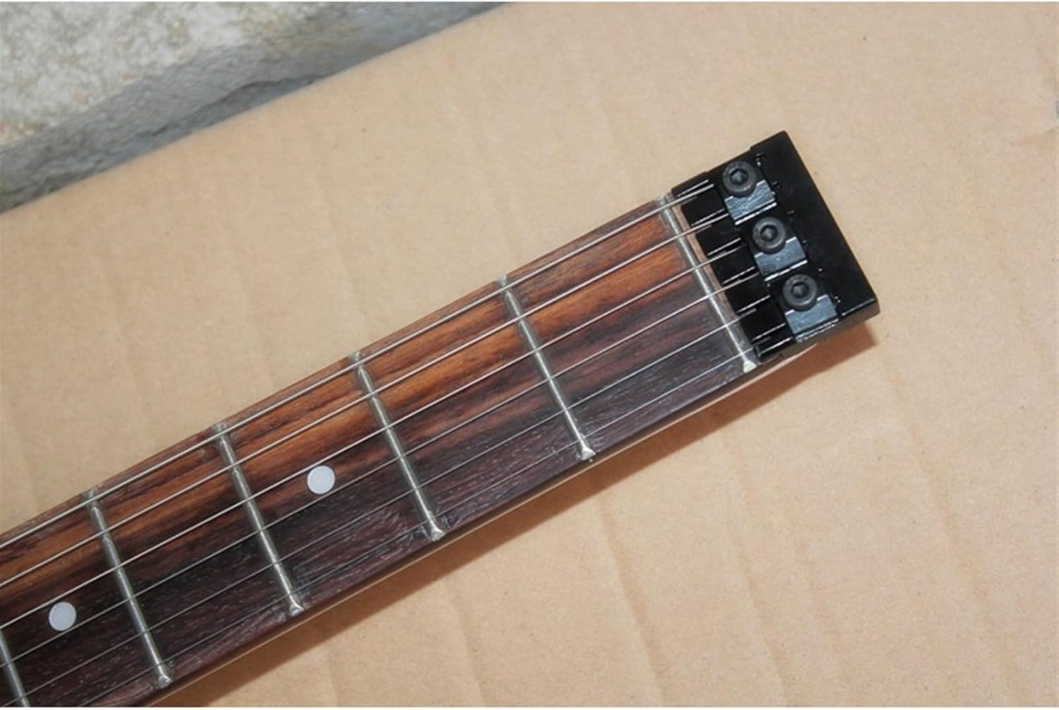 White Headless Electric Guitar with SSH Pickups Rosewood Fretboard 24 Frets Professional Headless Guitar