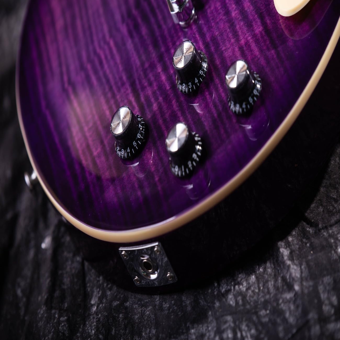 40'' Electric Guitar Solid Lpys-006 Maple Neck, LP Style Electric Guitar, Stainless Steel Cover, Suitable for all Levels, with GIGBAG (GTLP-02-purple)