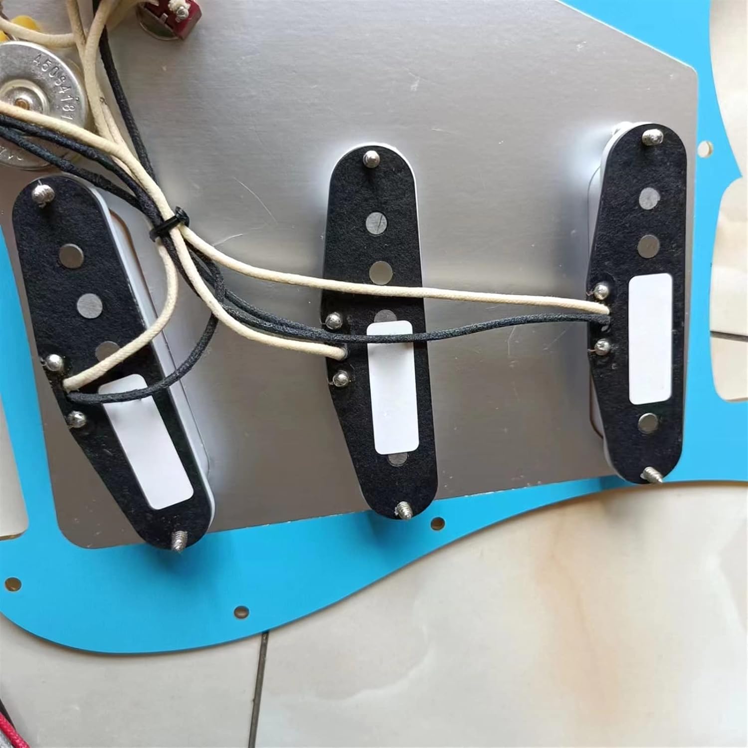 SSS Loaded Electric Guitar Pickguard Set Multifunction Converter Ainico Single Coil Pickup Pickup Set with Pickguard