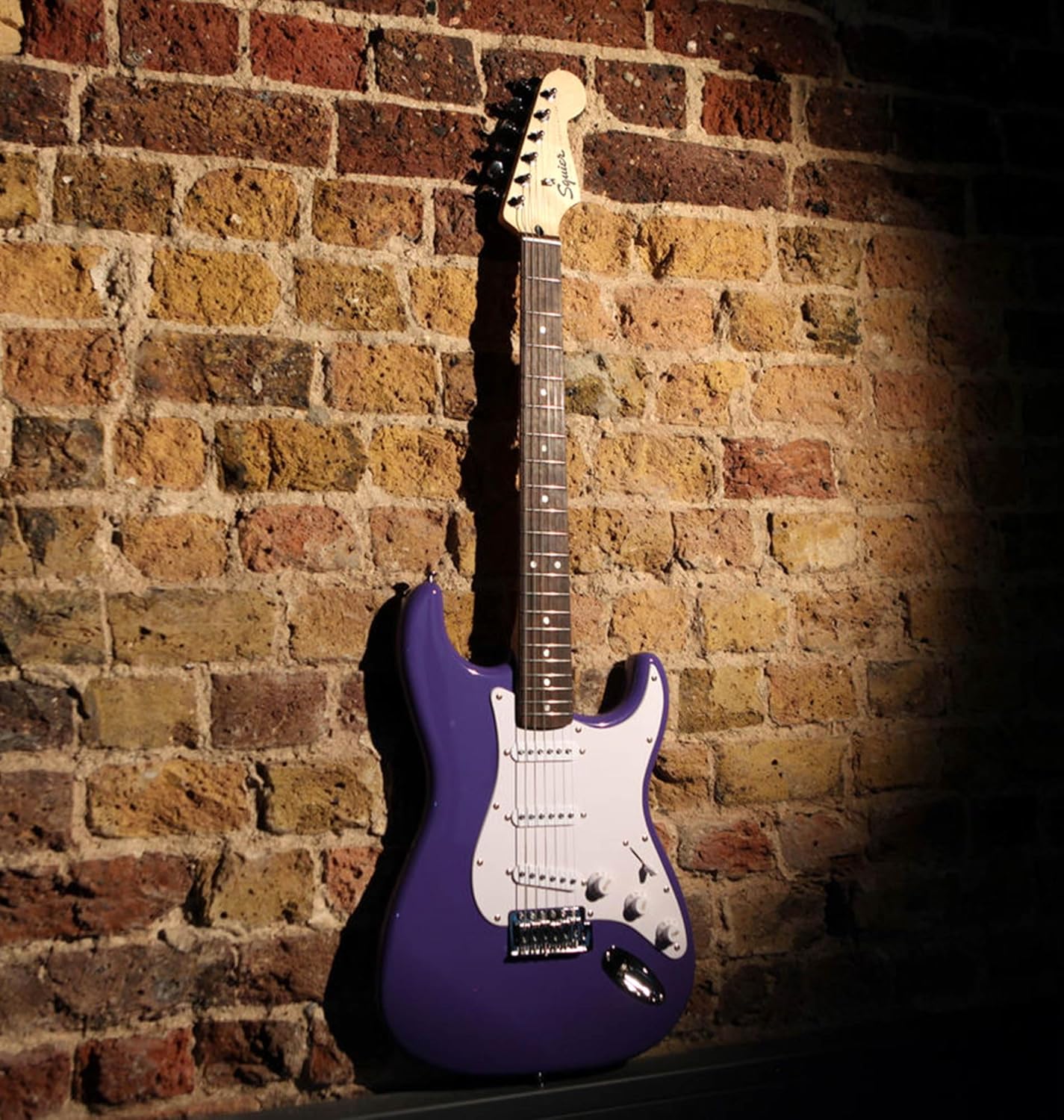 Fender Squier Sonic Stratocaster Electric Guitar - Fiesta Red, Maple Fingerboard, White Pickguard