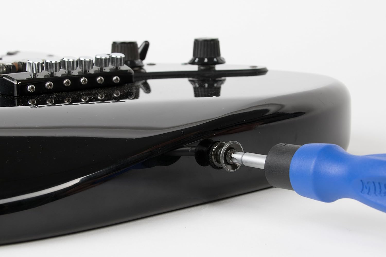 MusicNomad MN146 Premium String Changing Kit - 5pc