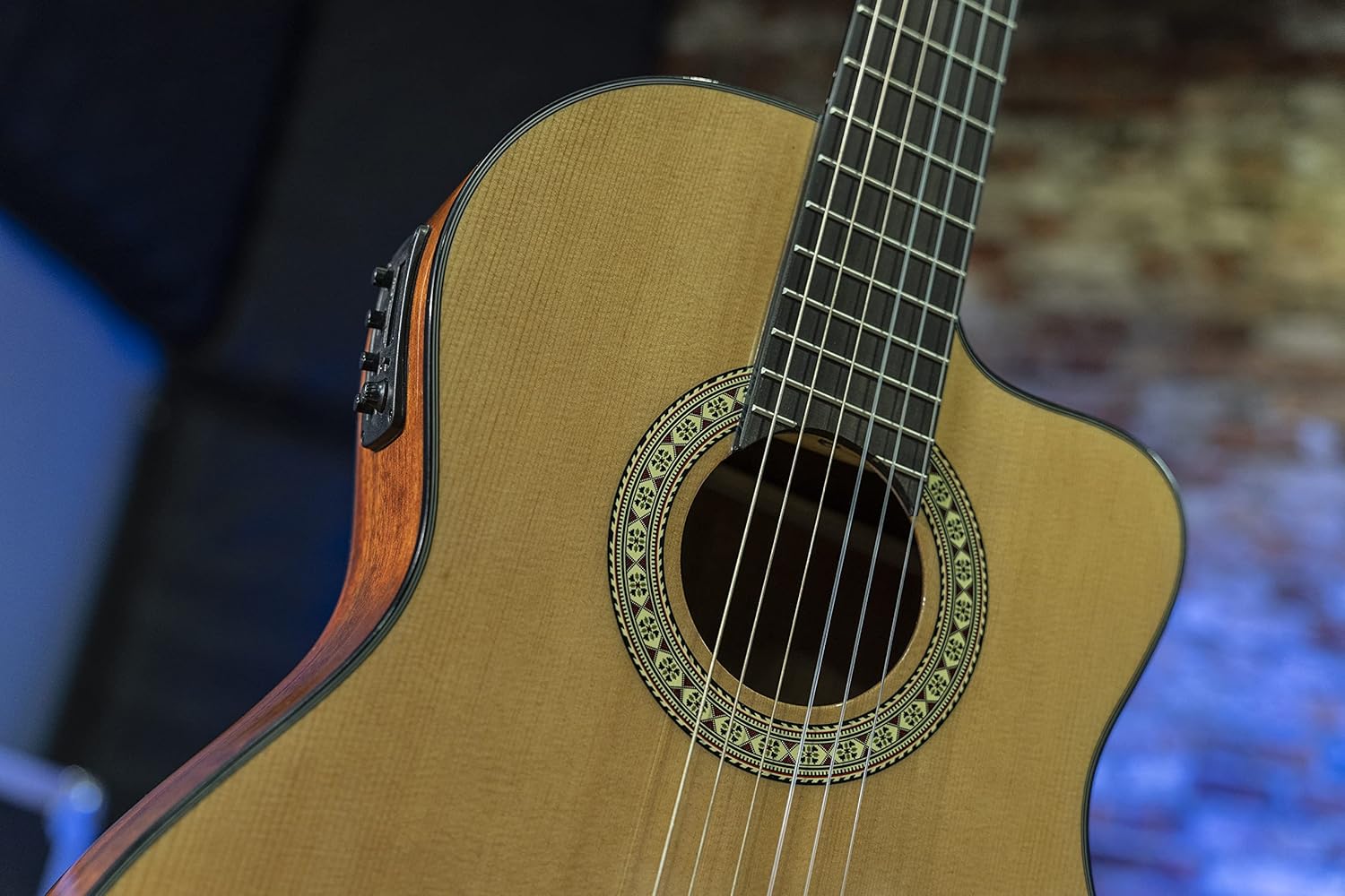 Peavey Delta Woods™ CNS-CE™ Classical Nylon String Guitar with Electronics