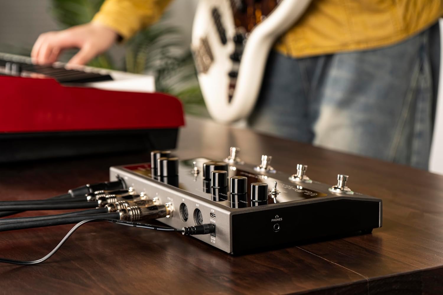 Valeton VLP-400 Multi-Track Sampler with 4 Footswitches - Two Full-Featured Loopers, Drum Machine and HOTONE MIDI Foot Controller Pedal Bluetooth Ampero Control 4 Button bundle