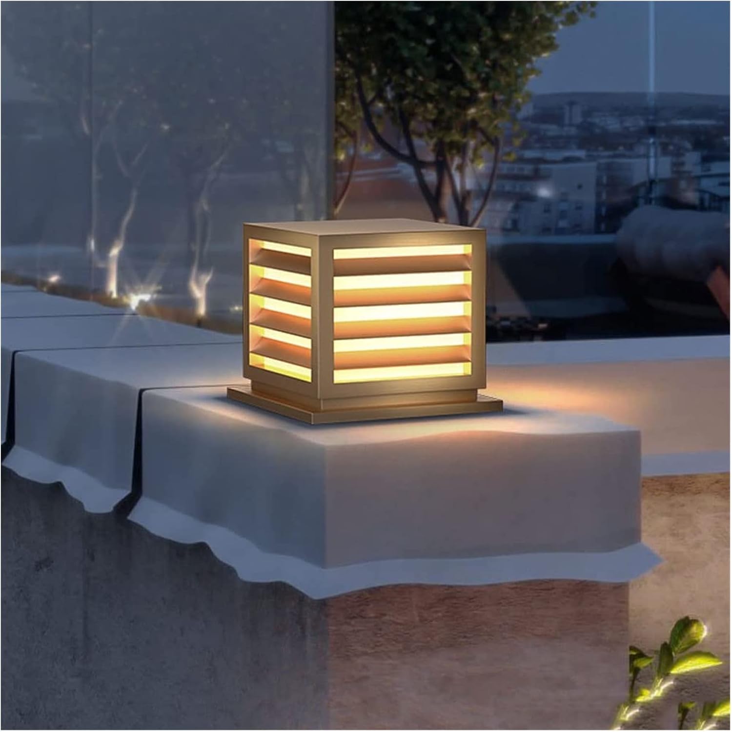 Courtyard Light All Copper LED Fence Post Lights Square Solar Lights for Pillars Garden Lawn Landscape Path Lights Patio Solar Post Caps Light Outdoor for Outdoor Lighting Products