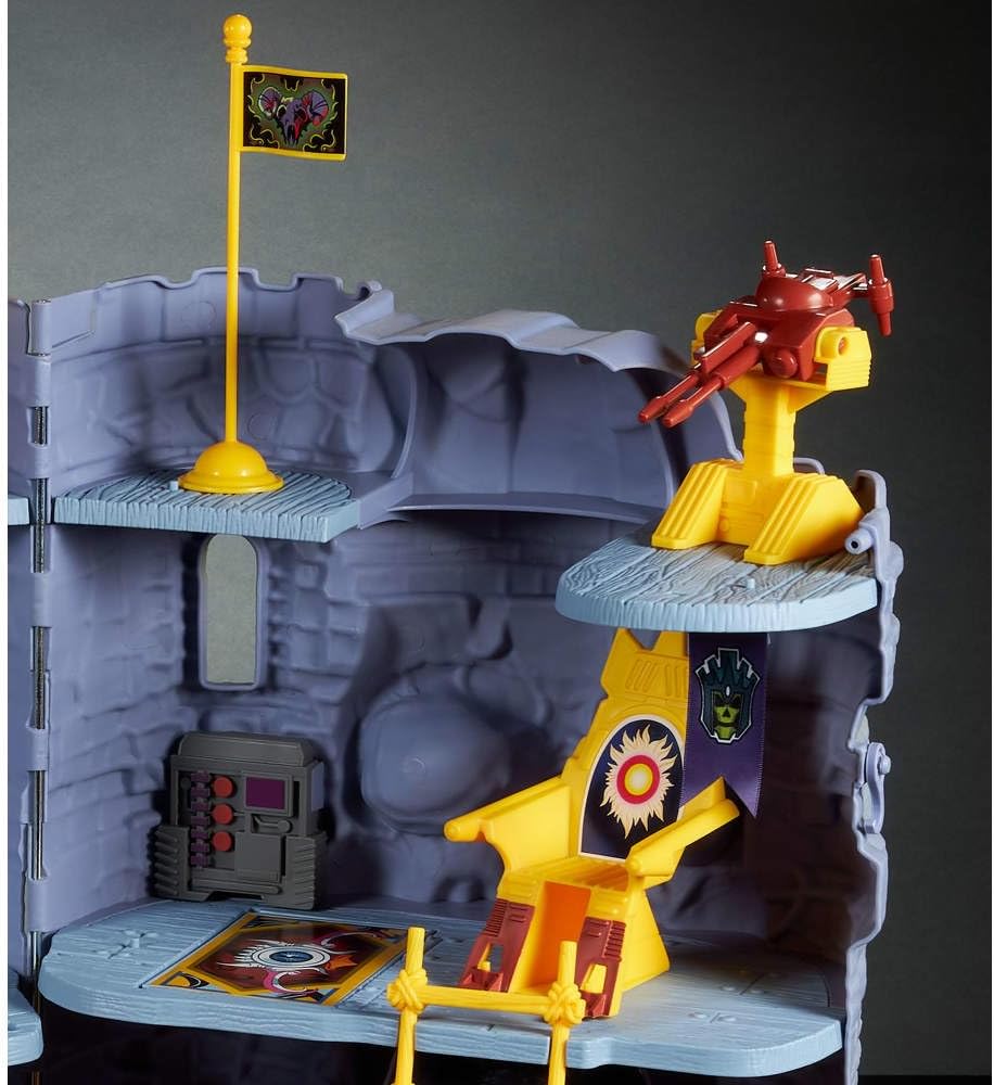 Masters of The Universe Vintage Castle Grayskull Playset with Display Mat & Spaceman Figure, Jawbridge & Other Features & Accessories (Amazon Exclusive)