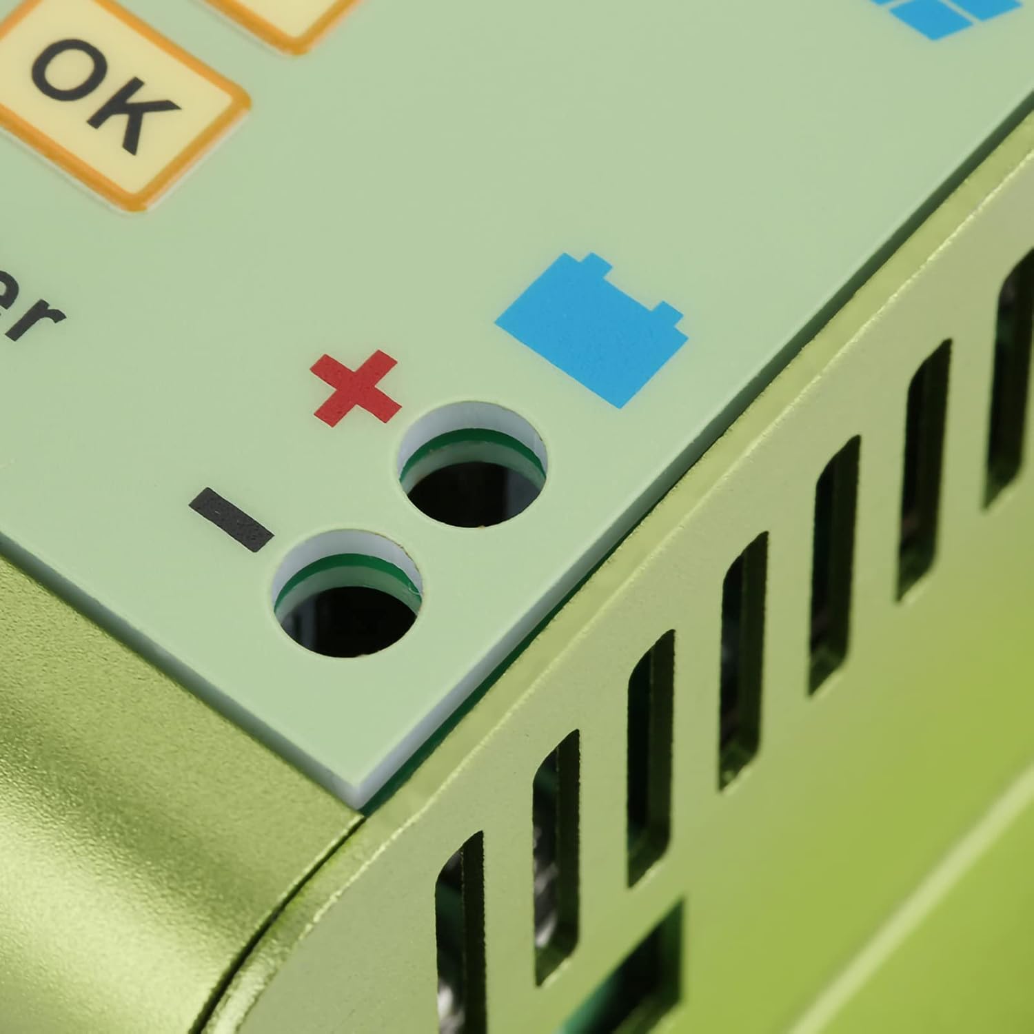 MPPT Solar Charge Controller for Lithium Batteries with LCD Display, Efficient Aluminum Alloy Housing, High Efficiency in Solar Power Systems