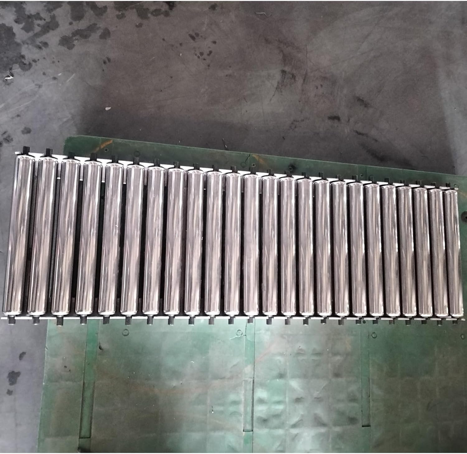 30 Pack Stainless Steel Gravity Roller Conveyor, 1.5