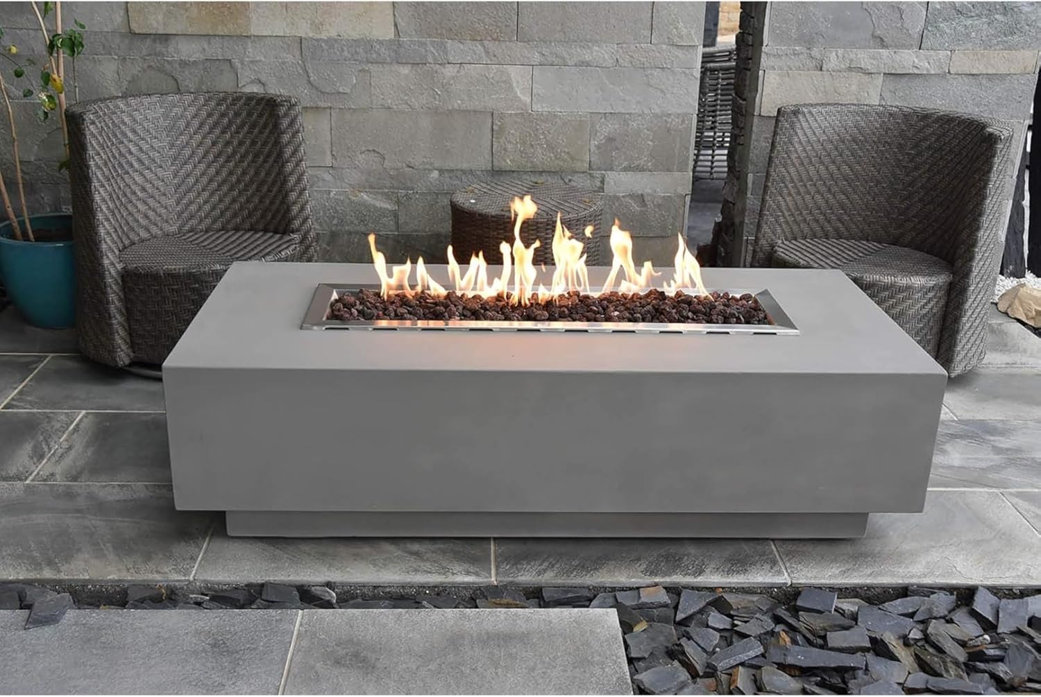 Granville Fire Table Light Grey Natural Gas Fire Pit Modern Outdoor Fire Table with Lava Rocks & Weather-Resistant Concrete Finish Patio Heating & Décor