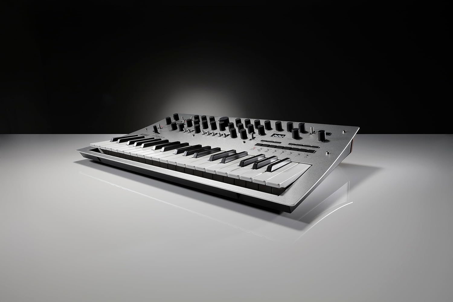 Korg minilogue 37-key Polyphonic Analog Synthesizer w/ 16-step Sequencer, 4 Voices and OLED Oscilloscope (MINILOGUE)