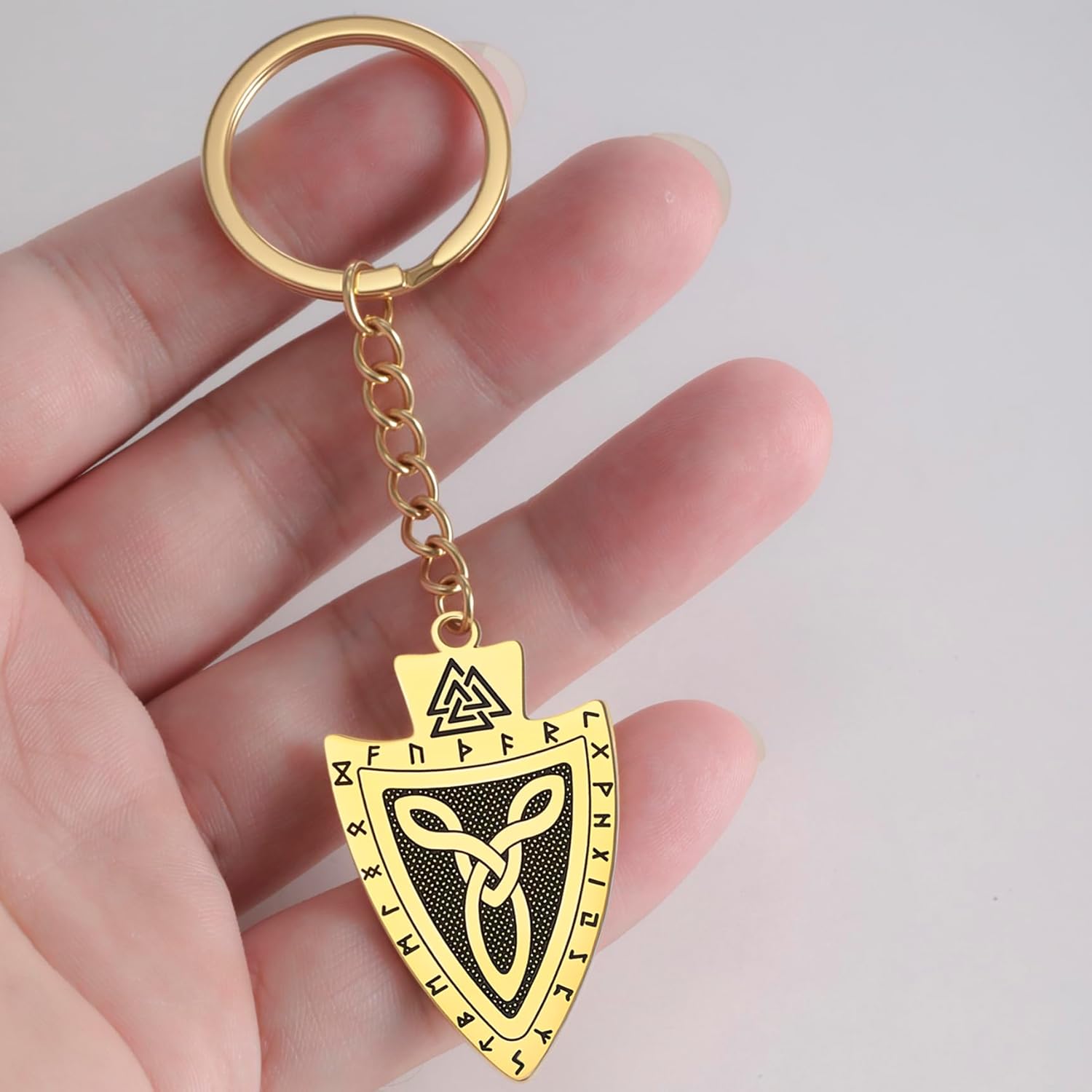 EUEAVAN Viking Keychain Odin Valknut Celtic Knot Shield Keyring Nordic Rune Protection Amulet Pagan Jewelry Mythology Gift