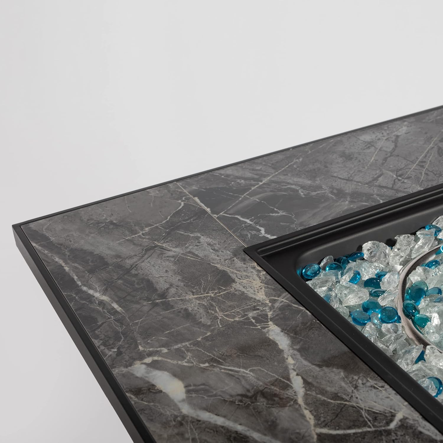 Kaimei 30 inch Outdoor Propane Gas Fire Pit Table with Lid, 40,000 BTU Rattan Fire Table, Wicker Fire Pit Bowl with Glass Rocks and Rain Cover