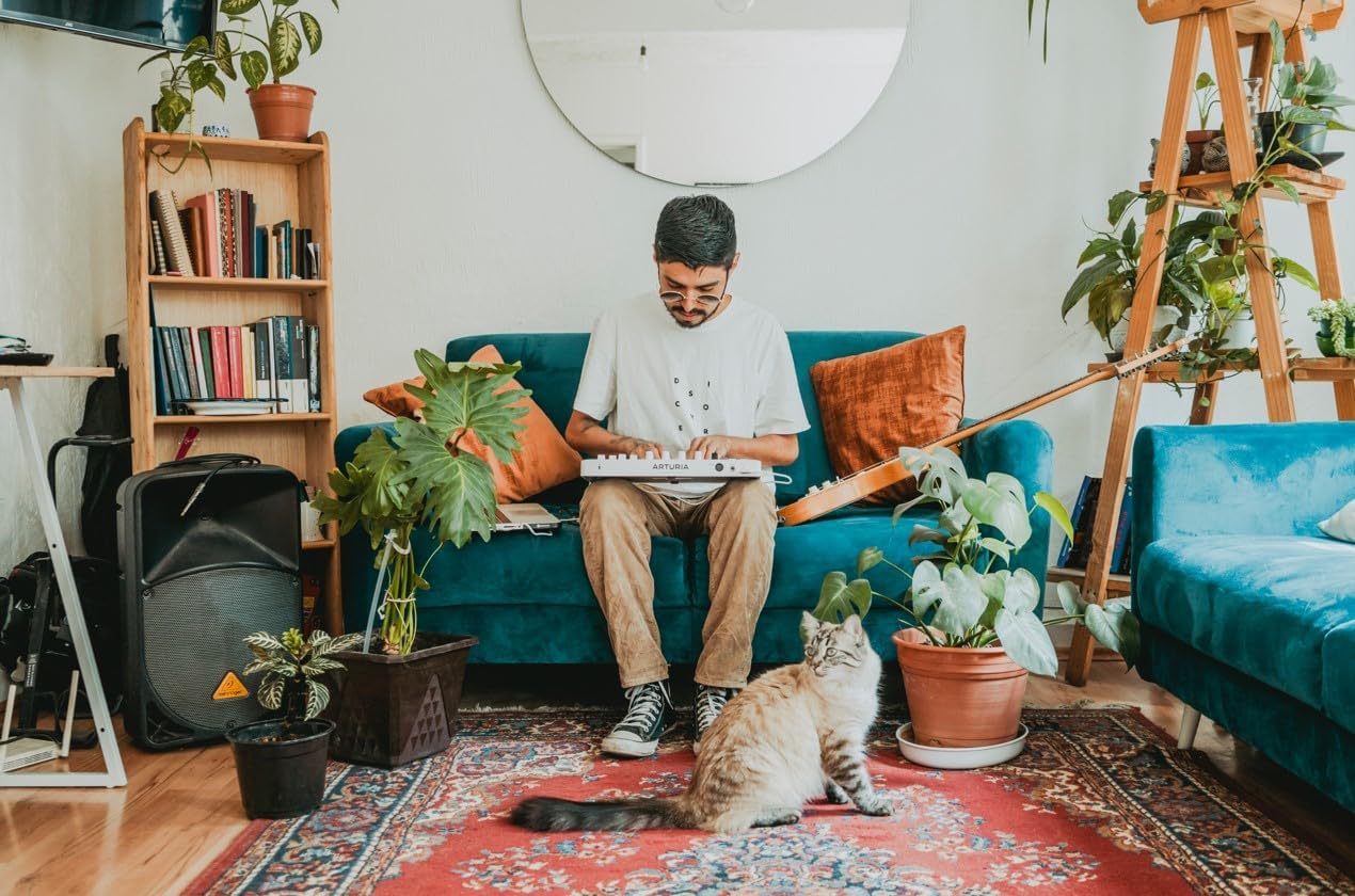 Arturia MiniLab 3 Compact MIDI Keyboard and Pad Controller with On-Stage Stands LPT5000 Laptop Stand