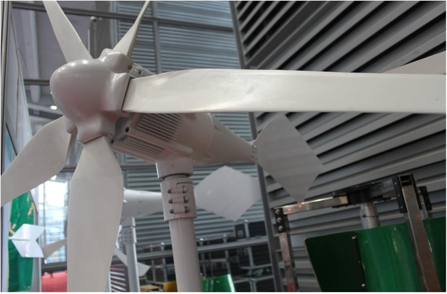 Wind Turbine Wind Turbine 800w Wind Turbine is Suitable for Leisure Areas, Such As Boats, Pavilions, Huts Or Mobile Houses