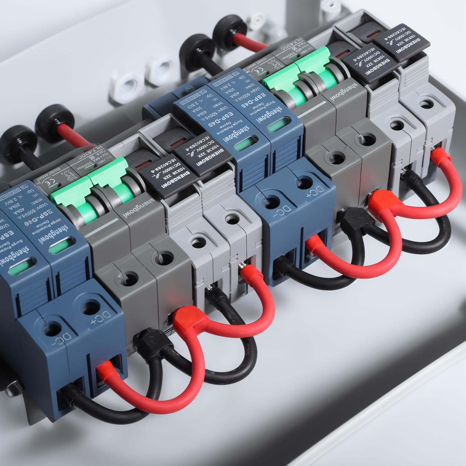 2 String Solar PV Combiner Box 2 in 2 Out IP65 DC500V 32A Circuit Breaker Surge Protector PV Fuse Solar Disconnect Switch Outdoor Waterproof Solar Panels System