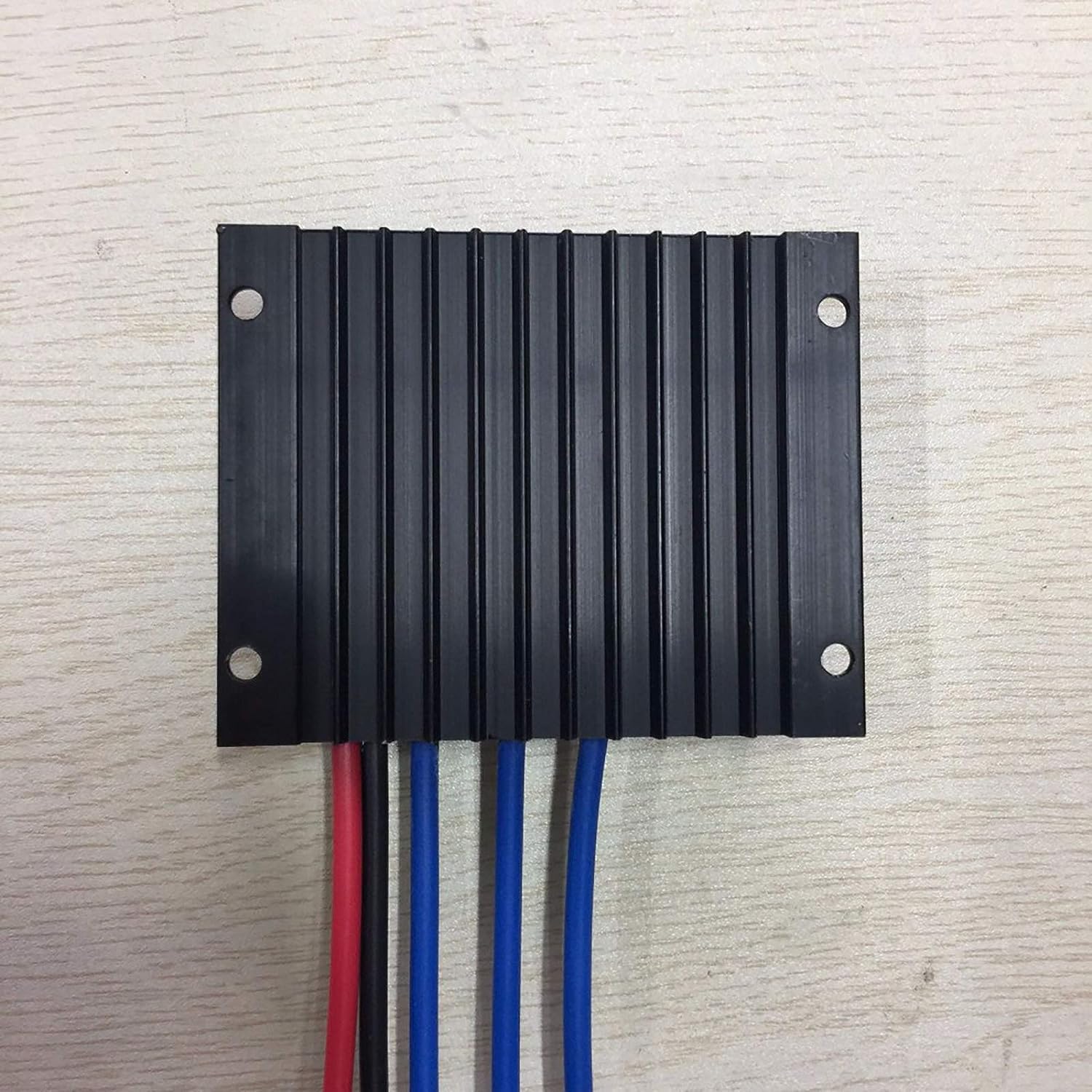 CHRISK Wind Turbine Charge Controller 12V 24V AUTO Water Proof Regulator for 100W-800W Small Windmill Generator