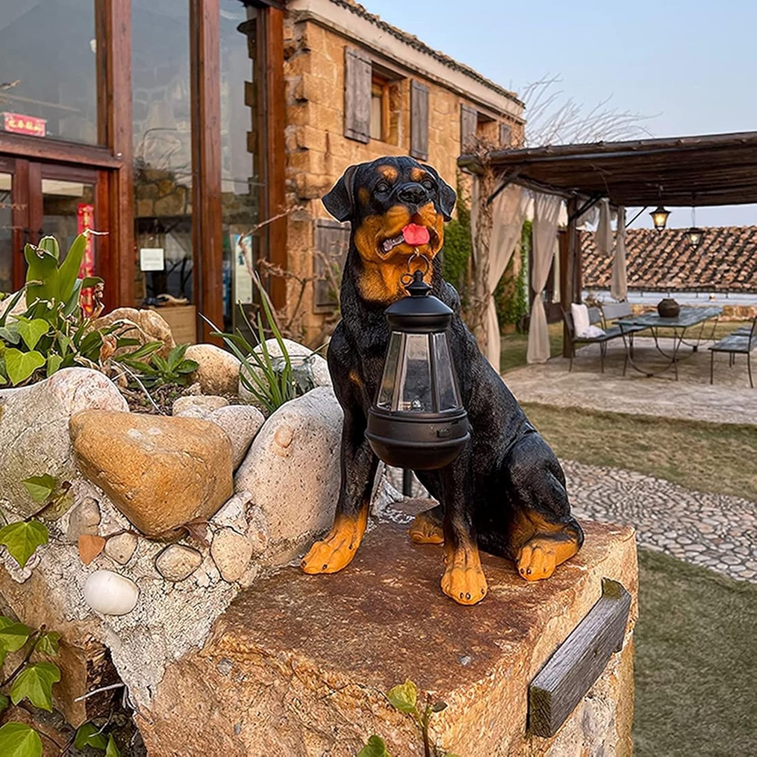 Rottweiler Outdoor Statue with Solar Lights, Home Garden Decoration Windproof Lamp, Realistic Dog Figurine Decor, Dog Garden Statues with Solar Lantern
