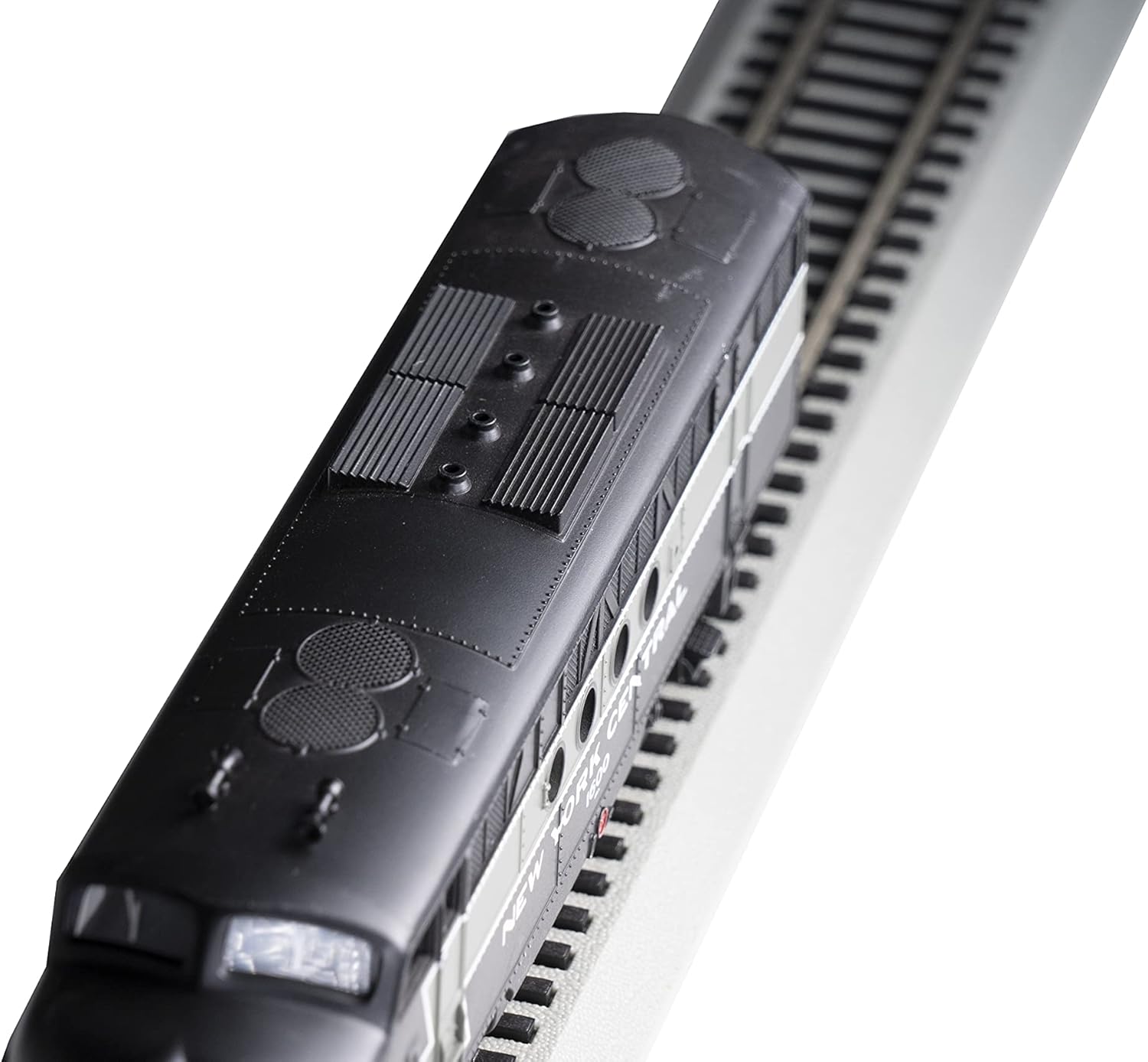 Bachmann Trains - FT - DCC WOWSOUND Sound Value-Equipped Locomotive - New York Central (Lightning Stripe) - HO Scale, Prototypical Black & Gray, (68912)