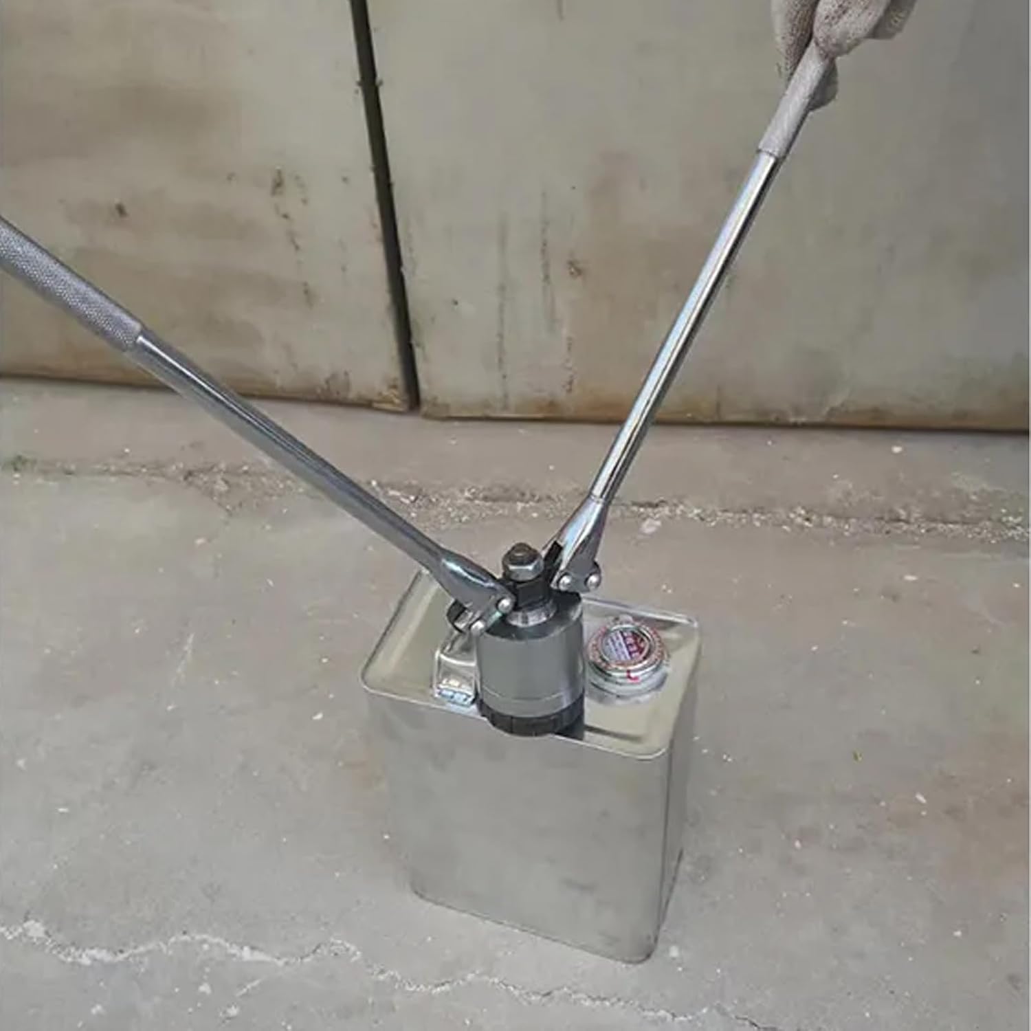 Iron Barrel Cap Seal Crimping Tool - Manual Capping Machine for Oil Drum Sealing, 35mm Crimper Sealer, Durable Cap Cover Tool for Efficient Barrel Closure