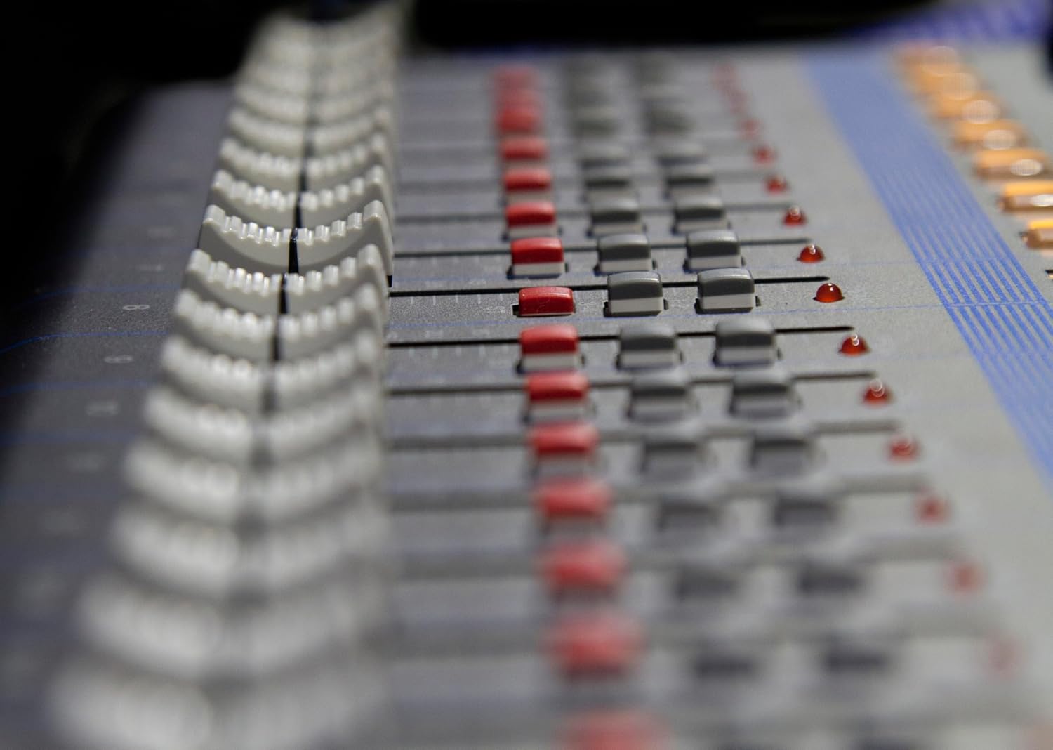 Yamaha MG16XU 16-Input 6-Bus Mixer with Effects