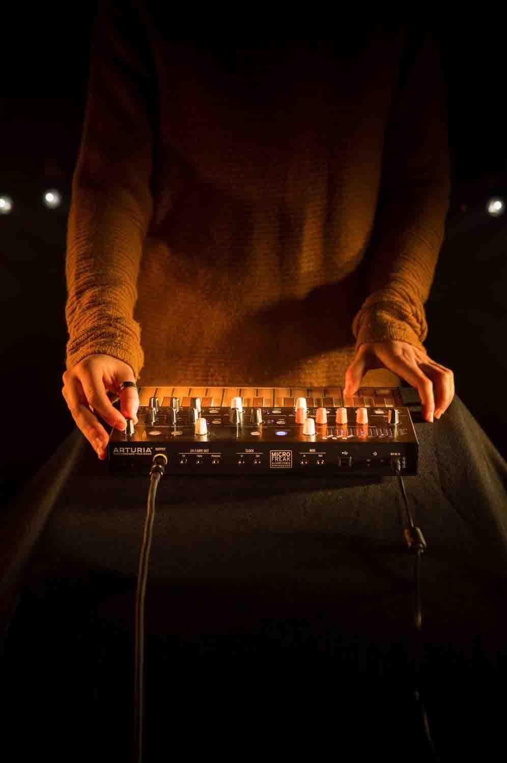 MICROFREAK Synthesizer DJ Package with Microphone