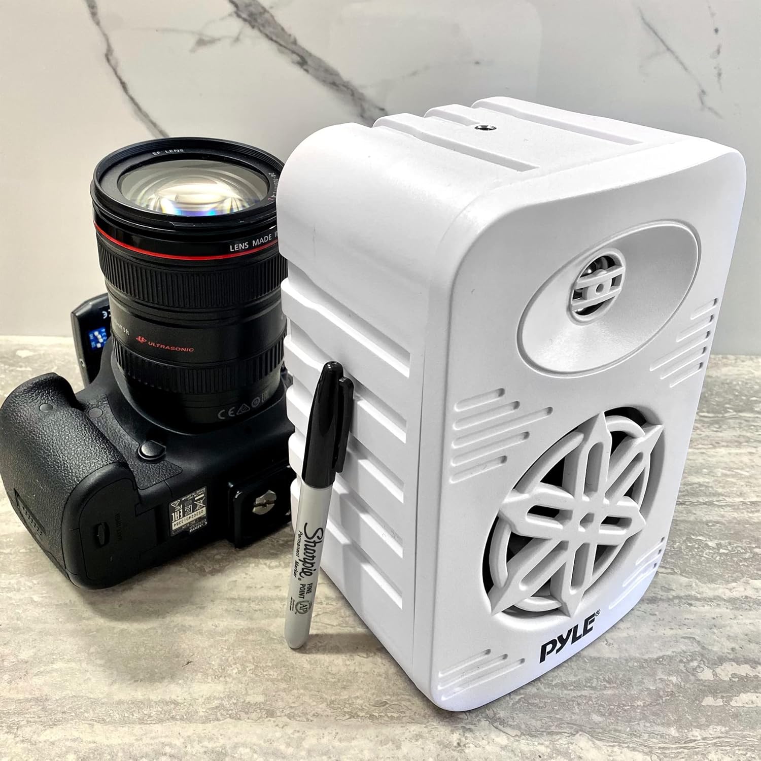 PyleUsa Indoor Outdoor Speakers Pair-500 Watt Dual Waterproof 5.25” 2-Way Full Range Speaker System w/ 1/2”High Compliance Polymer Tweeter - in-Home, Boat, Marine,Deck,Patio,Poolside (White) PDWR55WT