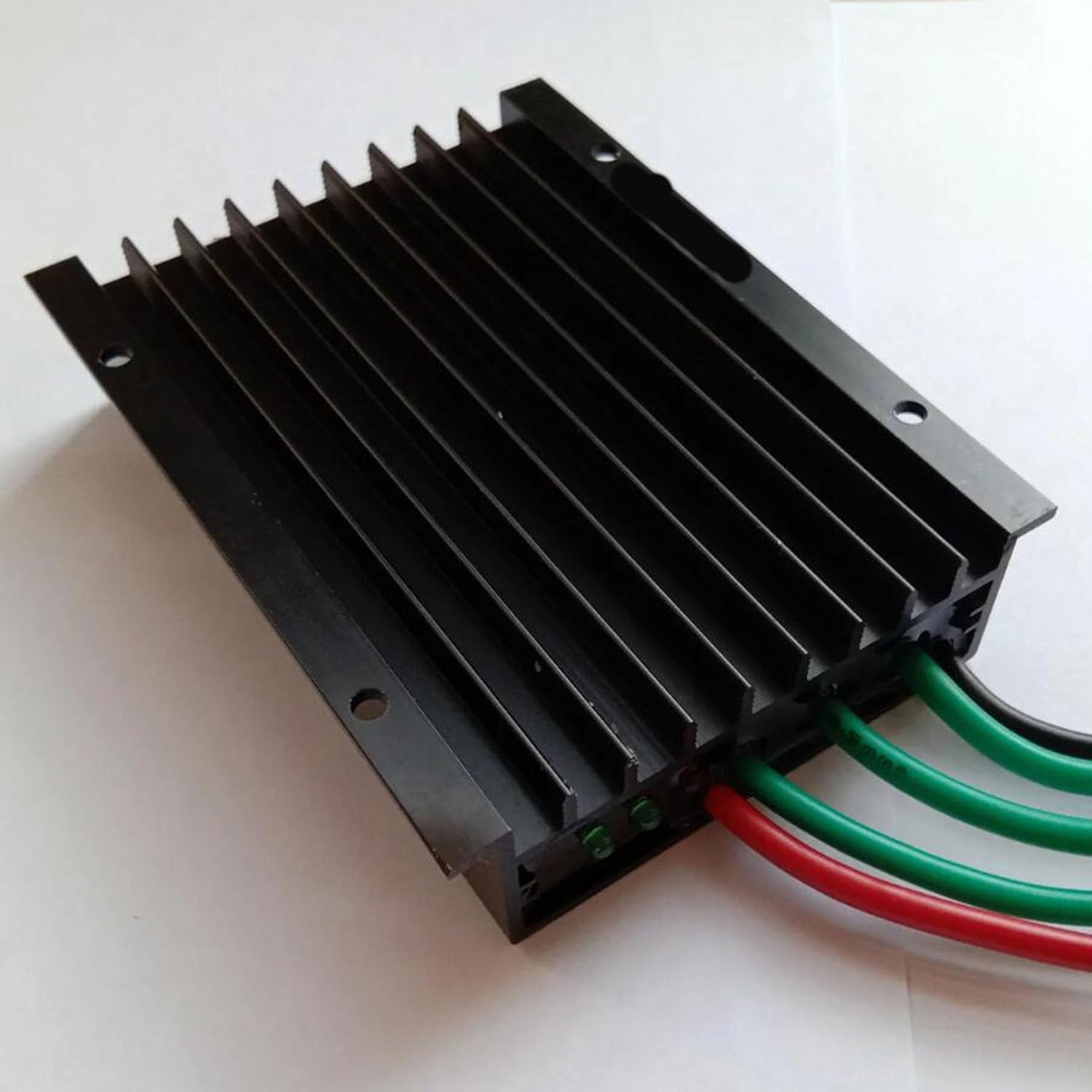 600W Wind Power Charging and Discharging Controller IP67 Waterproof Wind Power Output DC/AC 12V/24V Voltage Wind Power Generation Controller