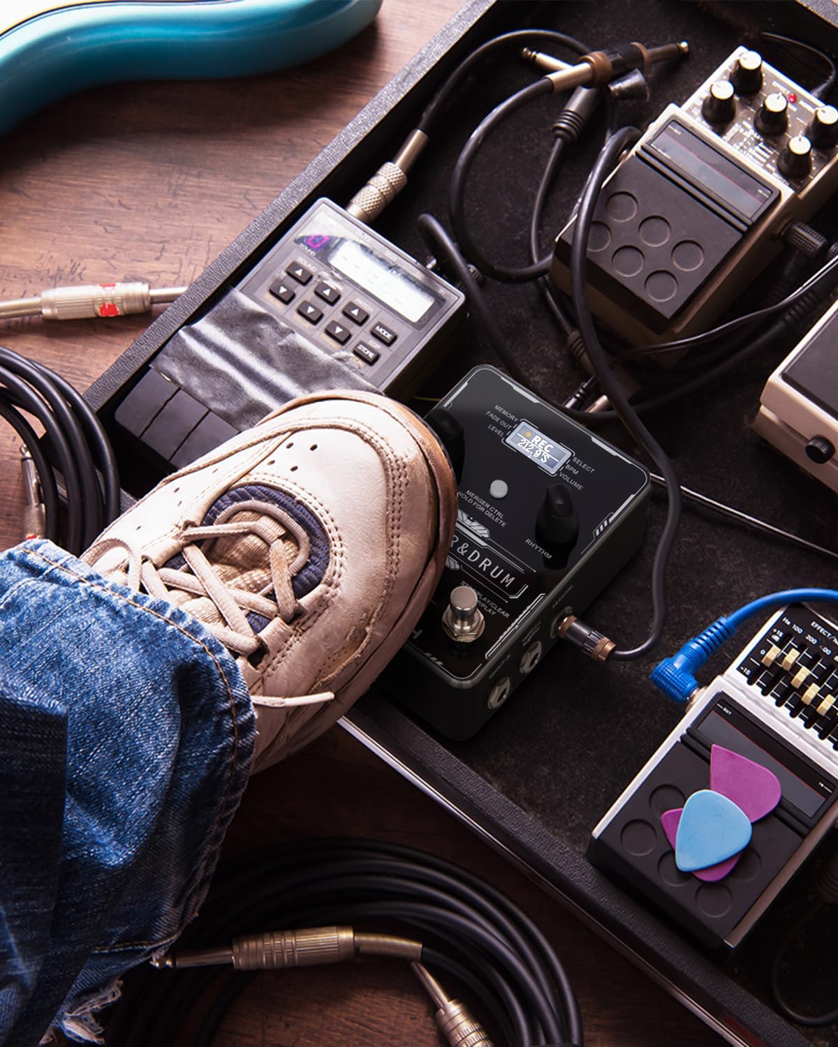 STRICH Stereo Looper Pedal Guitar Pedal with Built-in Drum Machine, 100 Diverse Drum Patterns, 160 Minutes Recording Time, USB for Audio Upload or Download, Support Footswitch Control