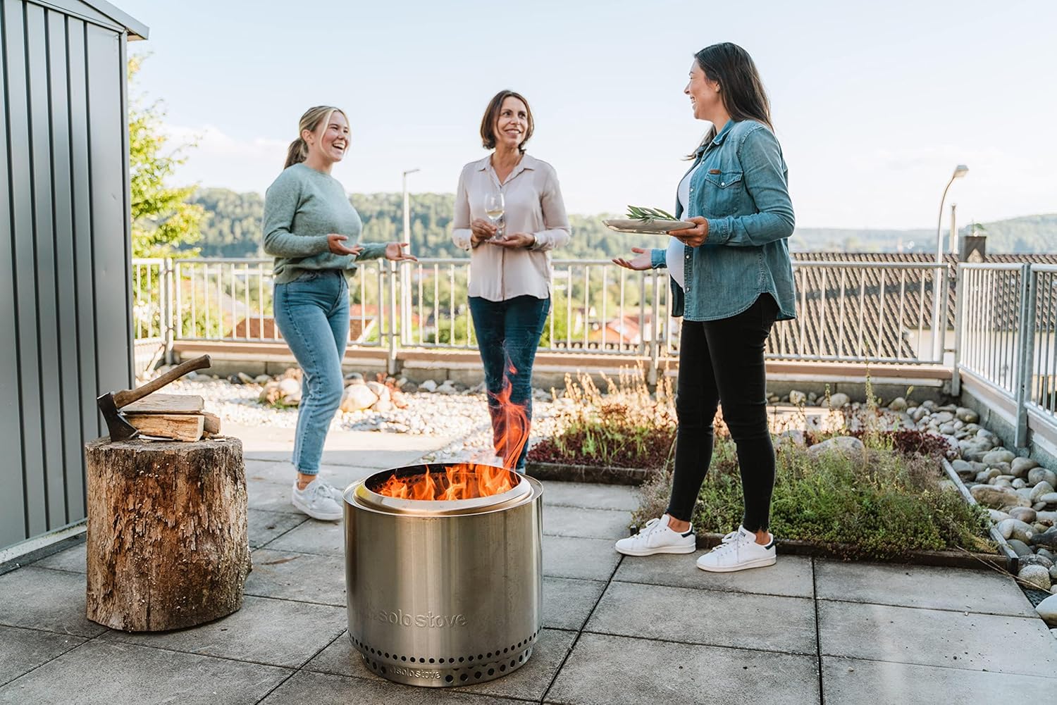 Solo Stove Bonfire Essential Bundle | Smokeless Fire Pit with Stand & Lid, Ideal for 4–6 People | Portable Wood Burning, Removable Ash Pan, Stainless Steel, 16.75