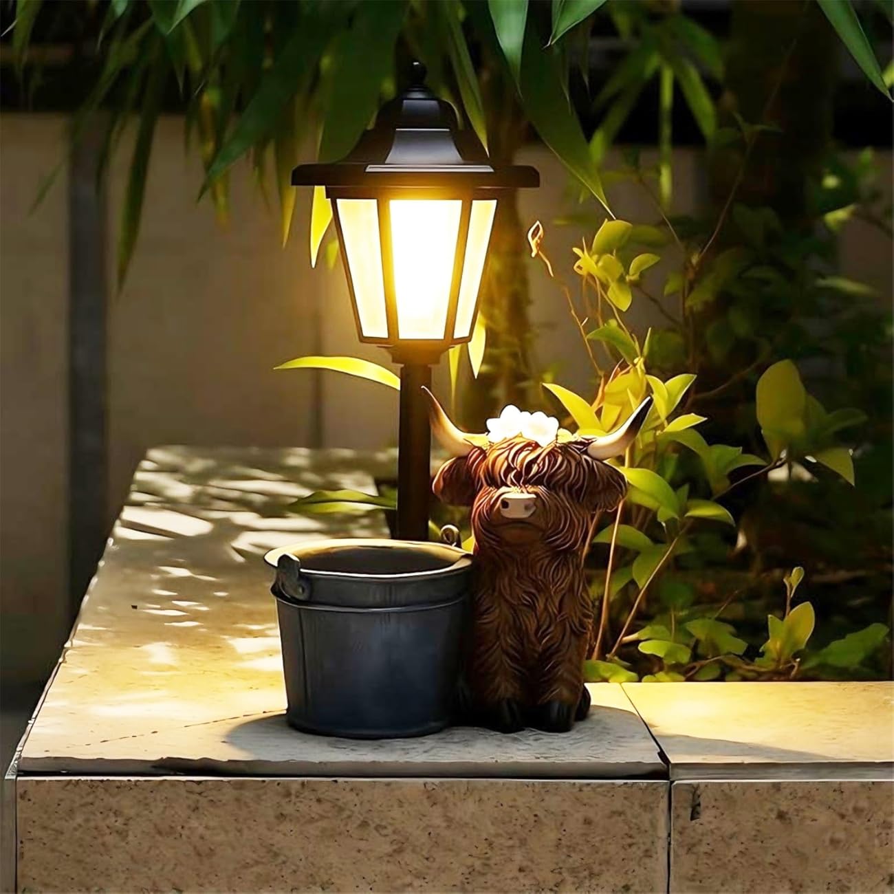 Solar Highland Cow Welcome Statue with Lantern - Resin Scottish Cattle Figurine Outdoor Decor, for Front Porch, Garden Yard, Patio and Housewarming Gift(Highland Bull with an Iron Bucket)