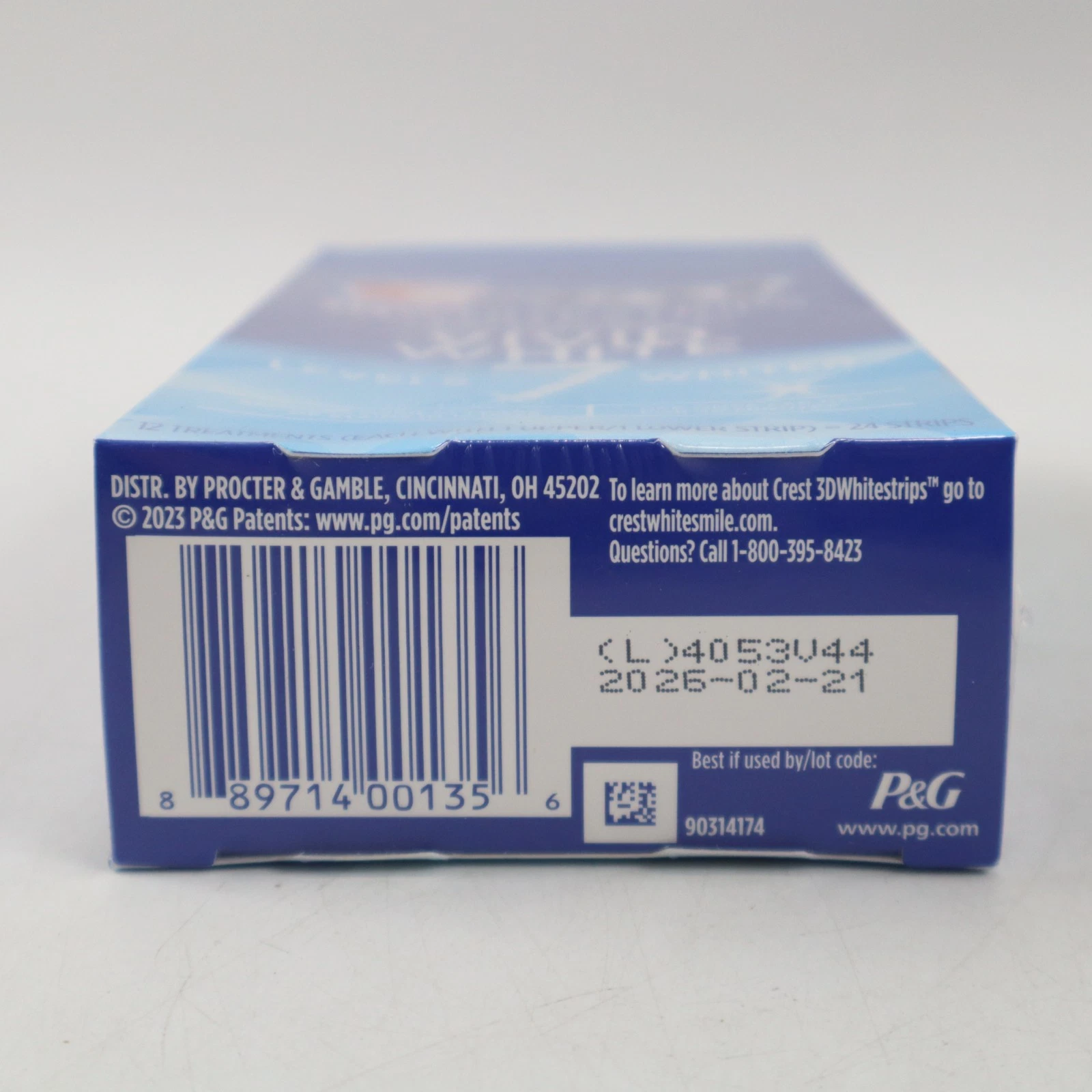 Crest 3D Whitestrips Vivid White Teeth Whitening Kit - 12 Treatments EXP 02/2026